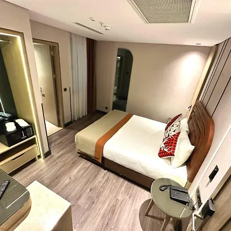 Edition Old Hotel 3*