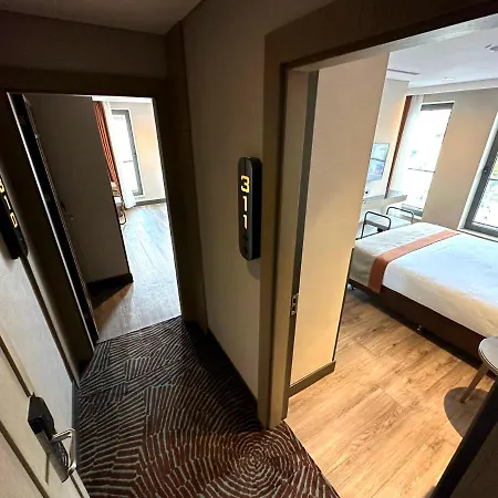 Edition Old Hotel 3*