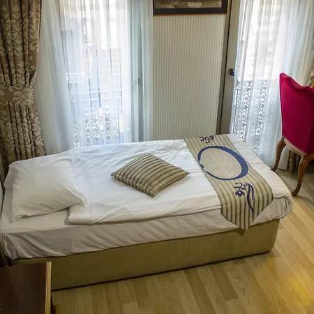 Hotel Edition Old 4*