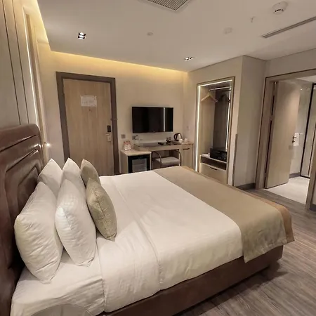 Edition Old Hotel 4*