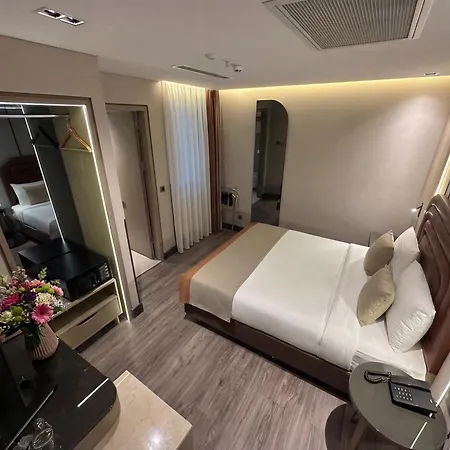 Hotel Edition Old 4*