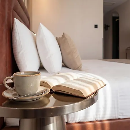 Hotel Edition Old 4*