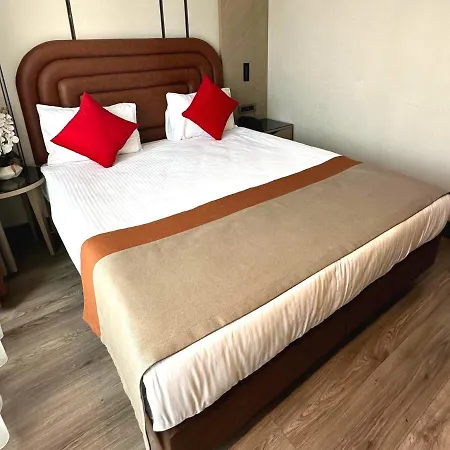 Edition Old Hotel 3*