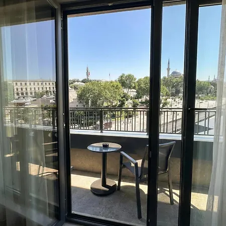Hotel Edition Old 4*