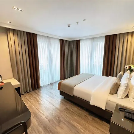 Edition Old Hotel 4*