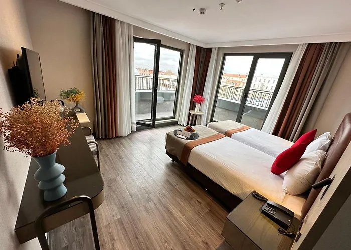 Edition Old Hotel 3*