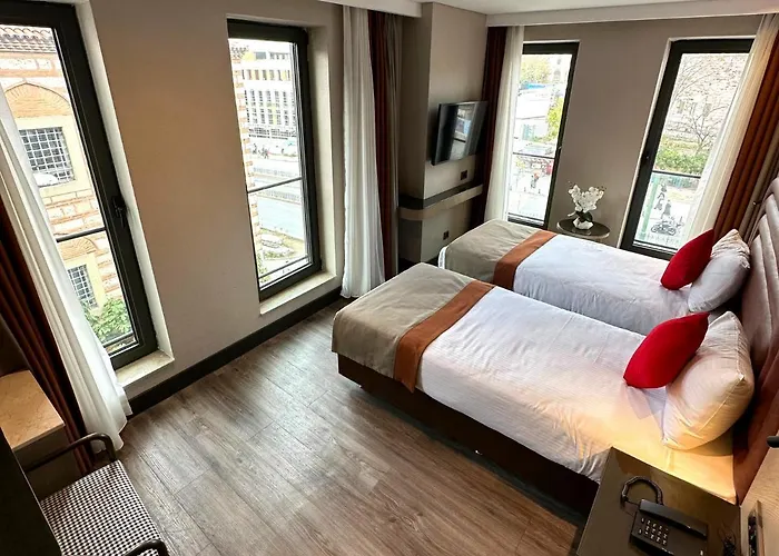 Hotel Edition Old 3*