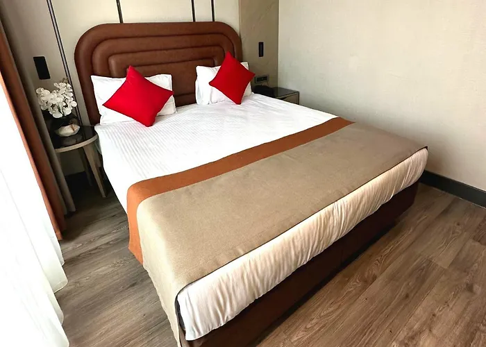 Edition Old Hotel 3*