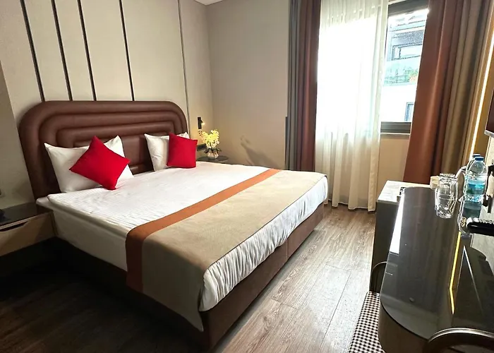 Hotel Edition Old 3*