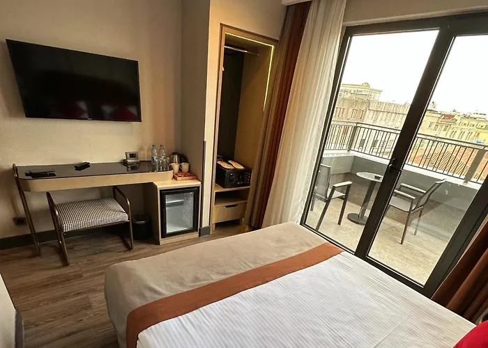 Hotel Edition Old 3*