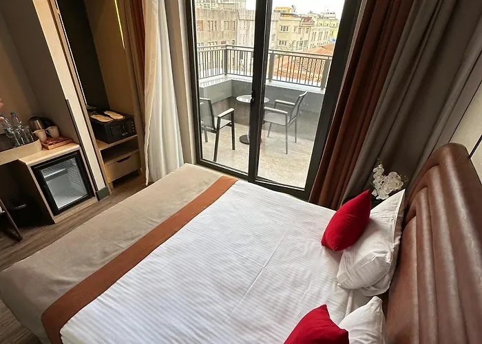 Edition Old Hotel 3*