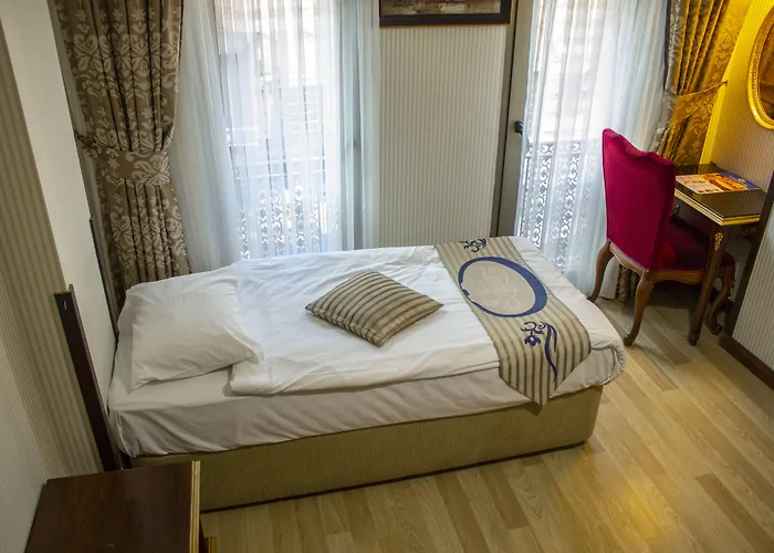 Hotel Edition Old 3*