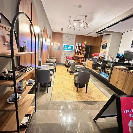 Hotel Edition Old 3*