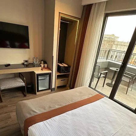 Hotel Edition Old 3*