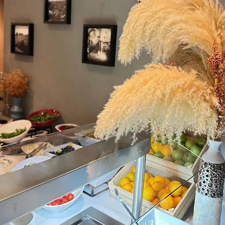 Отель Edition Old 3*